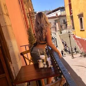 Meet your Posher, Alma